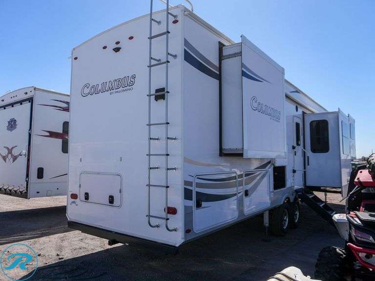 2021  Forest River  CMF389FL Palomino Columbus 1942  T/A  5th Wheel Camper - Roller Auctions