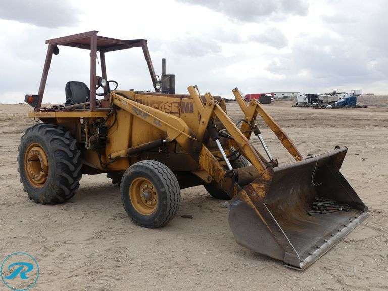 1993 Case 480F LL RWD Tractor / Loader - Roller Auctions