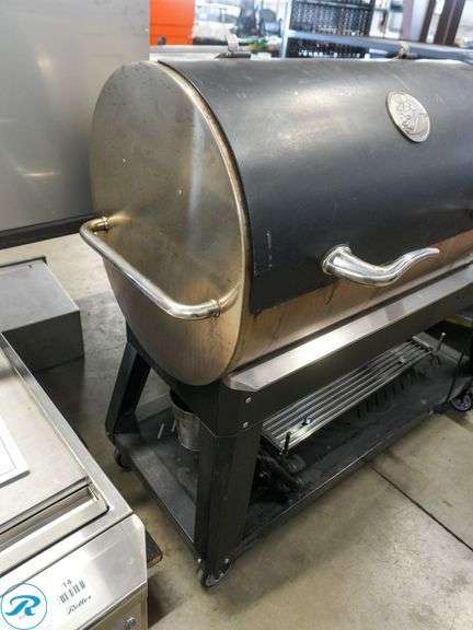 RecTeq, RT-1000 Back Yard Beast Wood Pellet Wifi Grill And Smoker - Roller Auctions