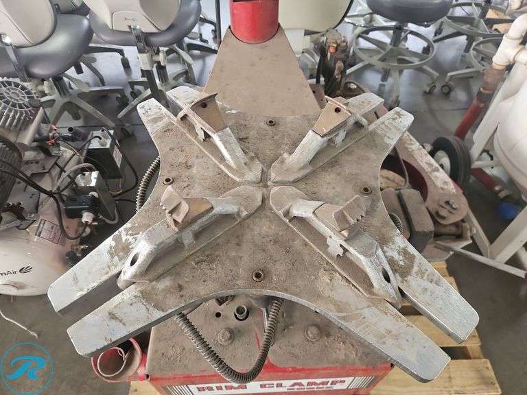 Coats 5065e Rim Clamp Tire Changer - Roller Auctions