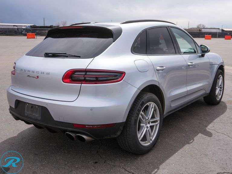 2018  Porsche  Macan  S  AWD  SUV - Roller Auctions