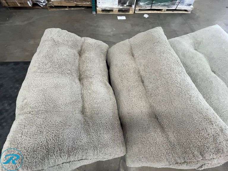 (4) Large Lounge Pillows - Used - Roller Auctions