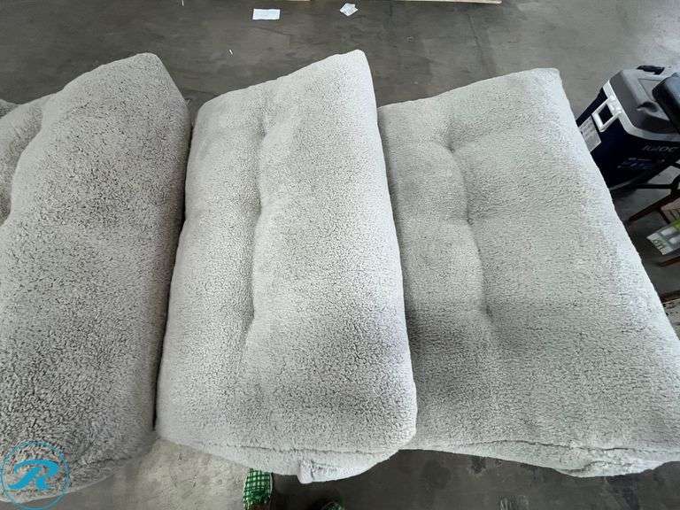 (4) Large Lounge Pillows - Used - Roller Auctions
