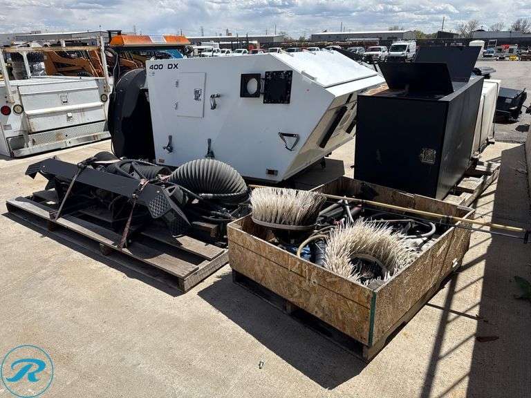 Nite-Hawk 400 DX Sweeper with Accessory Components - Roller Auctions