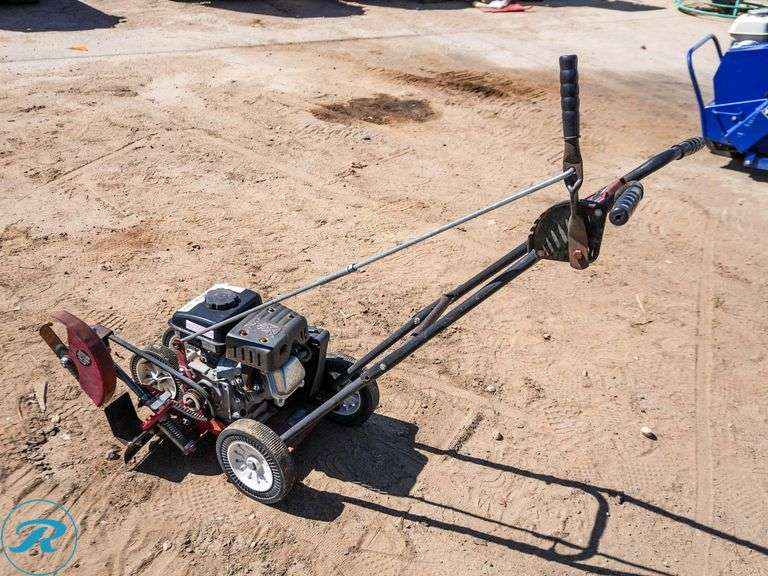 2015 Yardman 251-586 Lawn Edger - Roller Auctions