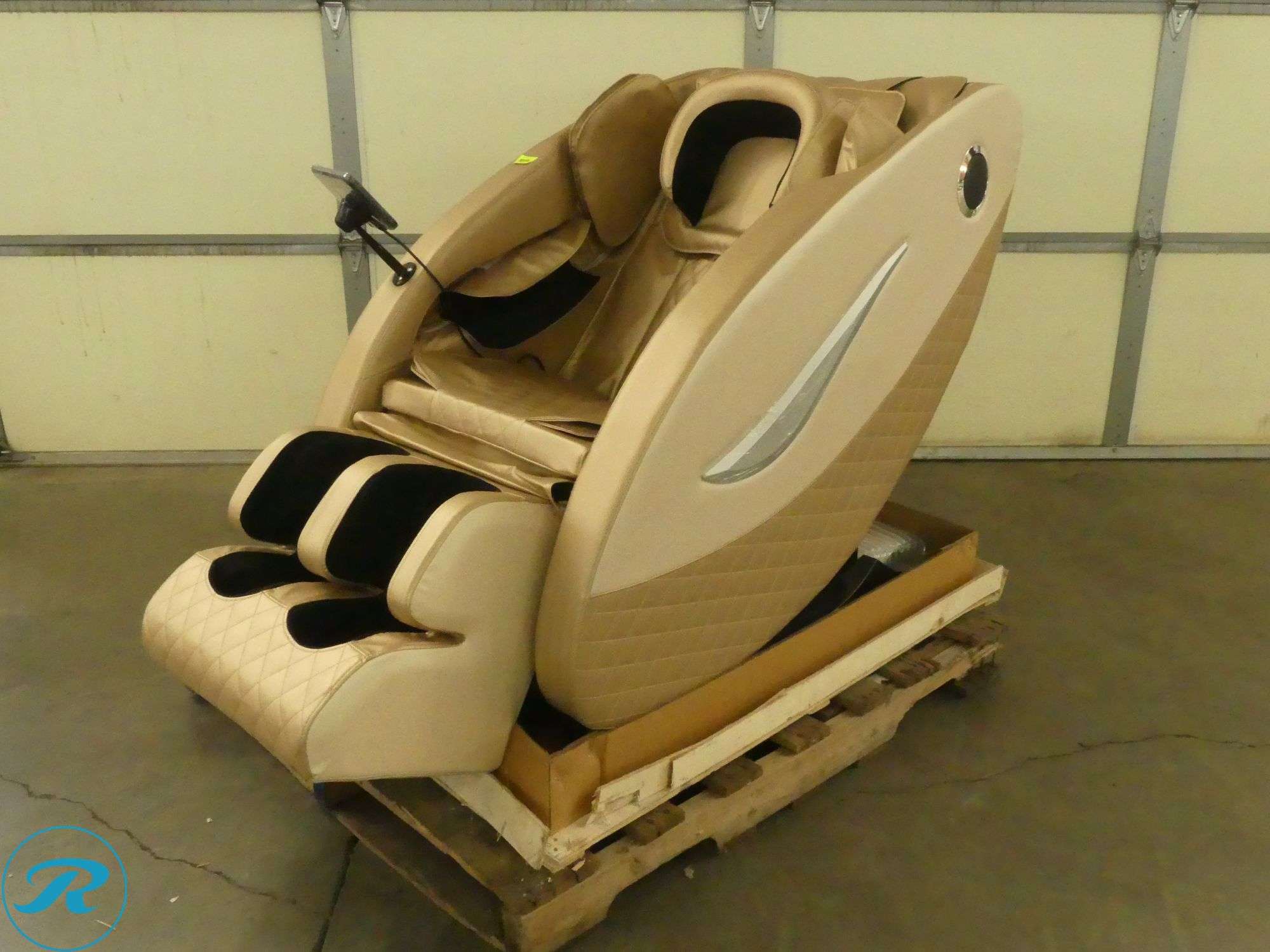 New SKLP SK-S13 Massage Chair - Roller Auctions