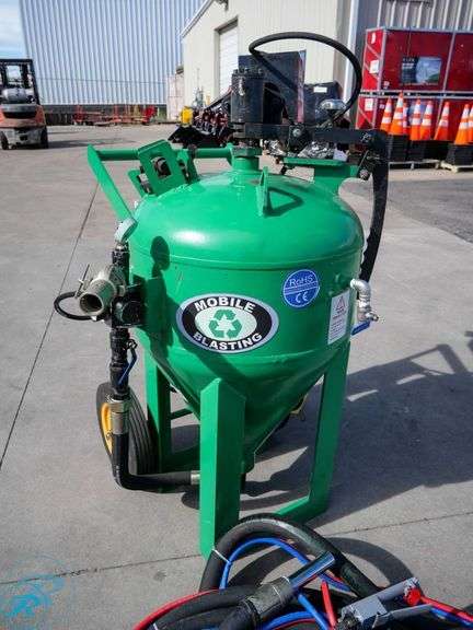 New DB500 Dustless Abrasive Blaster With Hoses (Slight Damage to Front Legs) - Roller Auctions