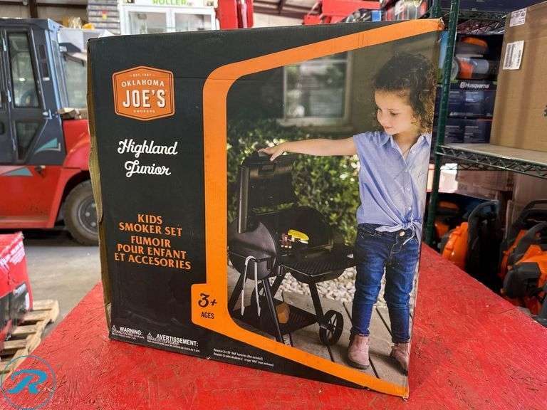 Oklahoma Joe’s Highland Junior Kids Smoker Set, 10 Pieces Roller