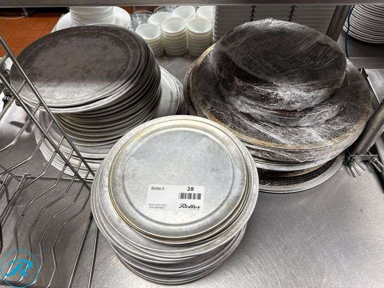 Aluminum Pizza Pans with Metal Rack - Roller Auctions