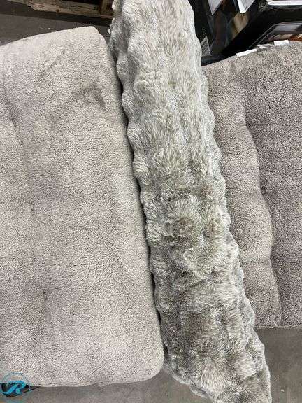 (3) Jumbo Pillows - Used - Roller Auctions