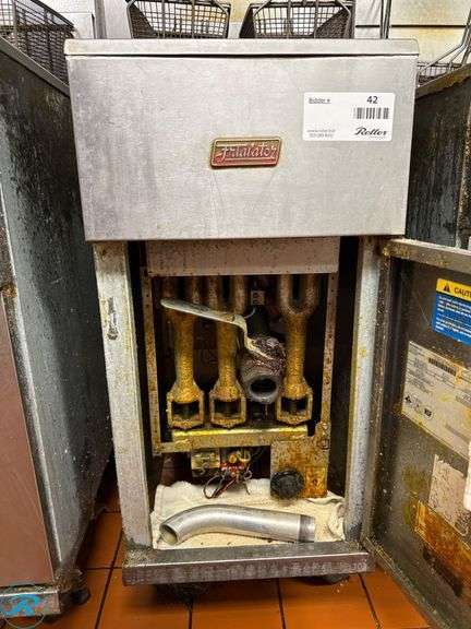 Pitco Model 40S Natural Gas Deep Fryer with Two Baskets - Roller Auctions