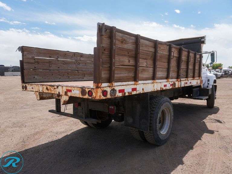 2000 GMC C6500 RWD Stakebody Truck - Roller Auctions