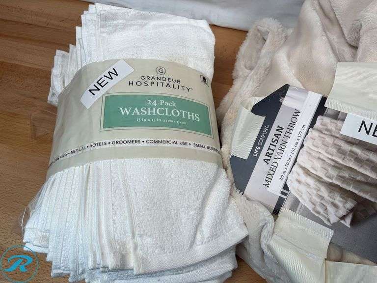 White Blanket - New, Wash Cloth Pack - New - Roller Auctions