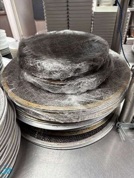 Aluminum Pizza Pans with Metal Rack - Roller Auctions
