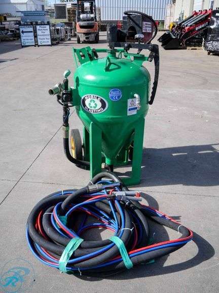 New DB500 Dustless Abrasive Blaster With Hoses (Slight Damage to Front Legs) - Roller Auctions