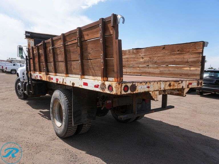 2000 GMC C6500 RWD Stakebody Truck - Roller Auctions