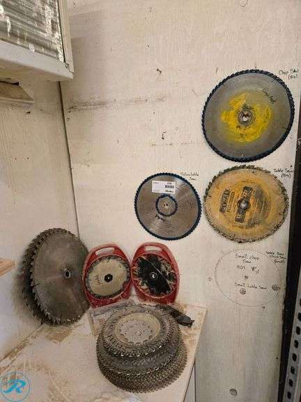 Assorted Circular Saw Blades in Various Sizes and Styles - Roller Auctions