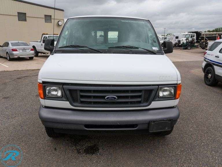 2006  Ford  E250   RWD  Cargo Van - Roller Auctions