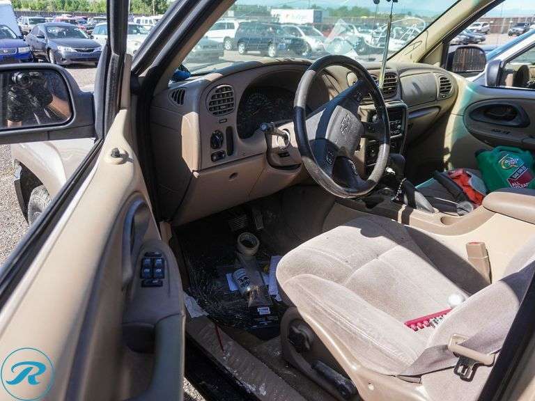 2004  Chevrolet  Trailblazer LS   4WD - Roller Auctions