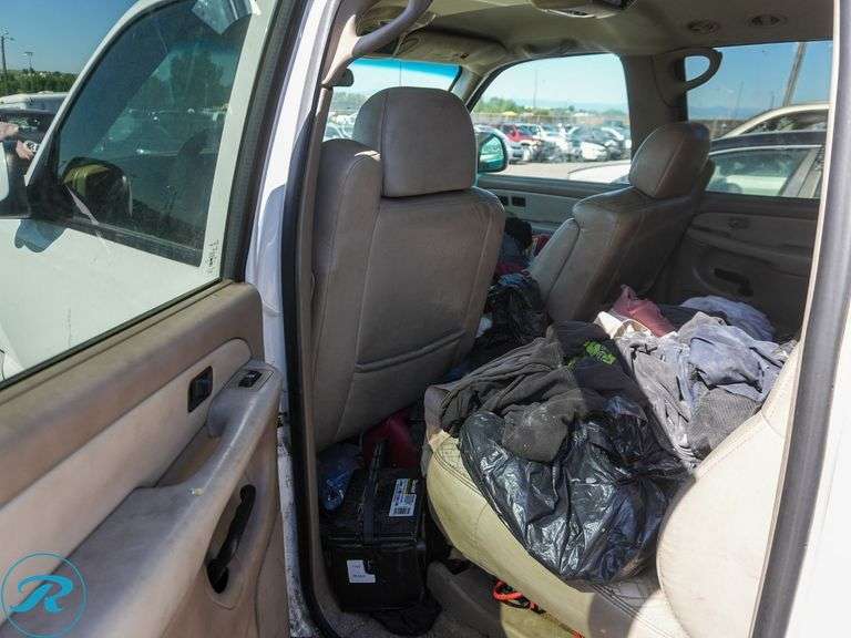 2001  Chevrolet  Suburban 1500   4WD - Roller Auctions