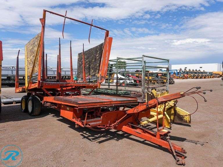 New Holland Stackliner 1032 Bale Stack Wagon - Roller Auctions