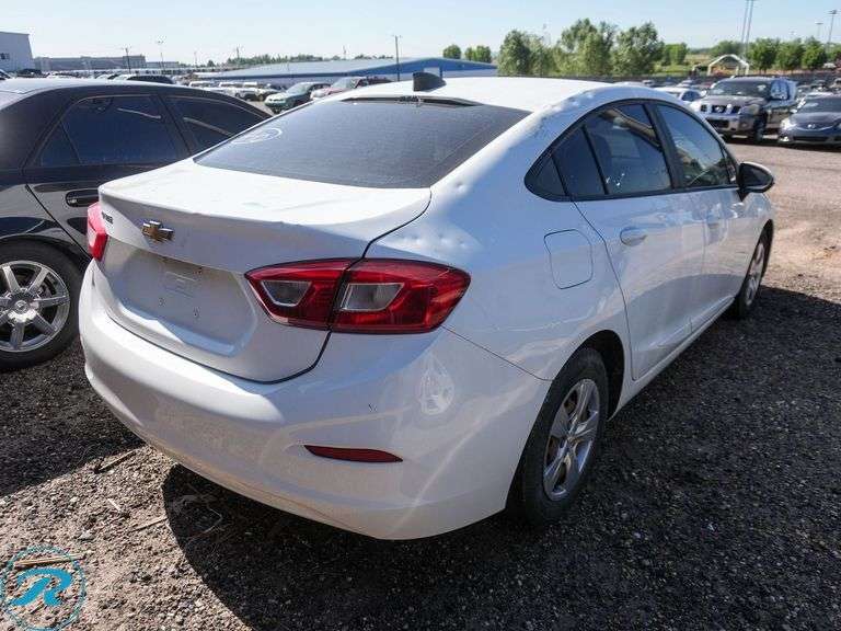 2018  Chevrolet  Cruze LS  FWD - Roller Auctions