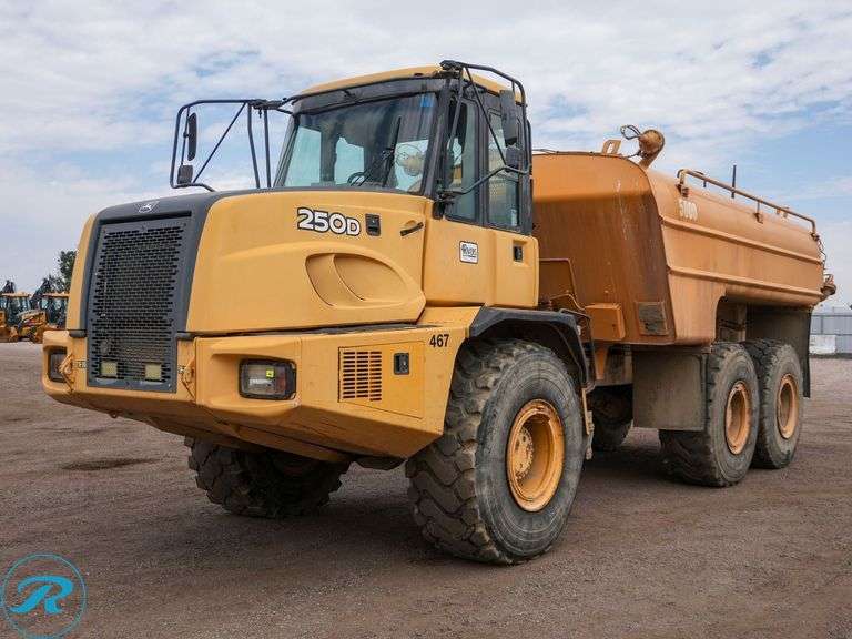 2011  John Deere  250D  6WD Articulating Water Wagon