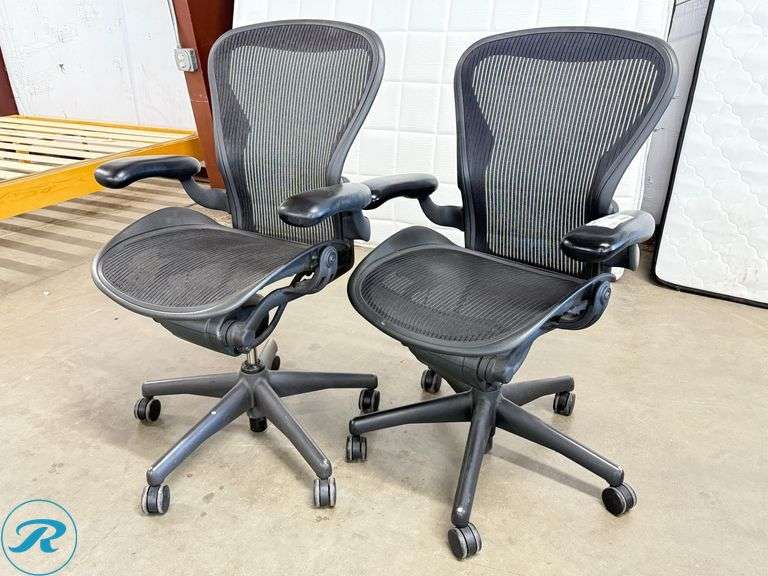 (2) Herman Miller Aeron Mesh Back Adjustable Office Chairs, Size B