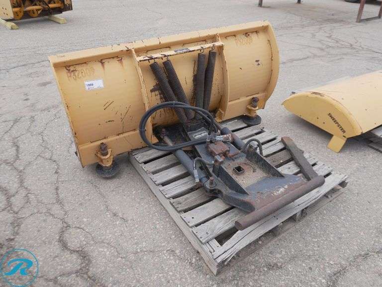Trackless 60" Hydraulic Straight Plow Attachment - Roller Auctions
