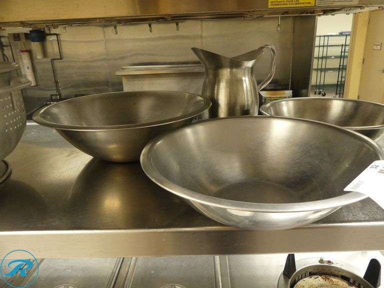 Mixing Bowls, Colanders and Pitcher - Roller Auctions