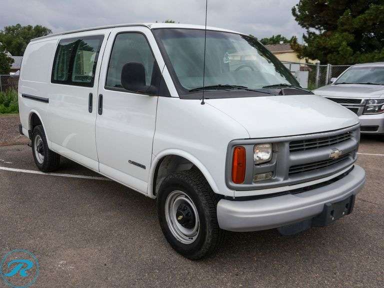 2002  Chevrolet  Express 2500   RWD - Roller Auctions