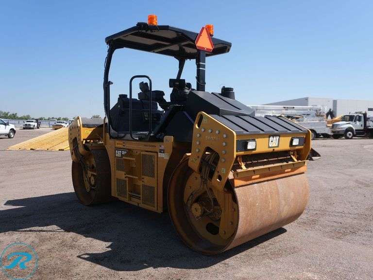 2019 Caterpillar CD10 Split Drum Vibratory Roller - Roller Auctions