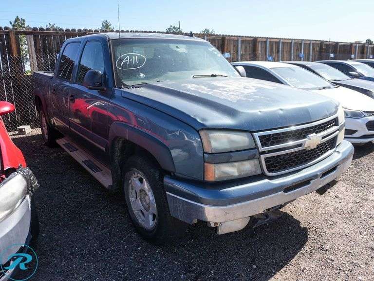 2006  Chevrolet  Silverado 1500 LT  4WD - Roller Auctions