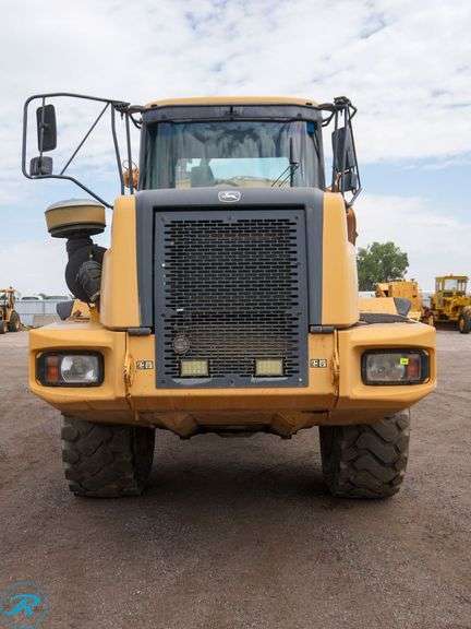2011  John Deere  250D  6WD Articulating Water Wagon - Roller Auctions