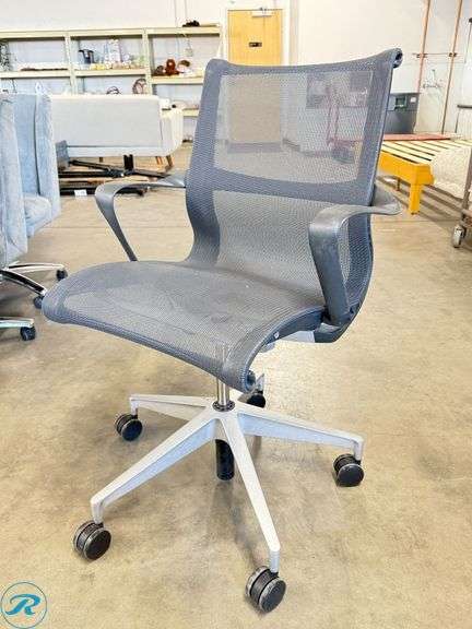 (6) Mesh Office Chairs with Rolling Base and Armrests