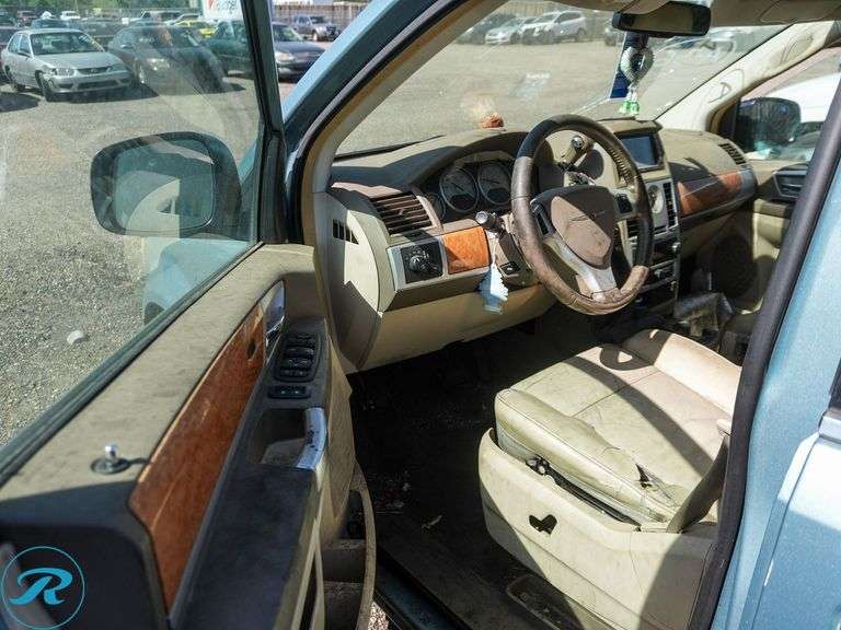 2008  Chrysler  Town & Country Limited  FWD - Roller Auctions