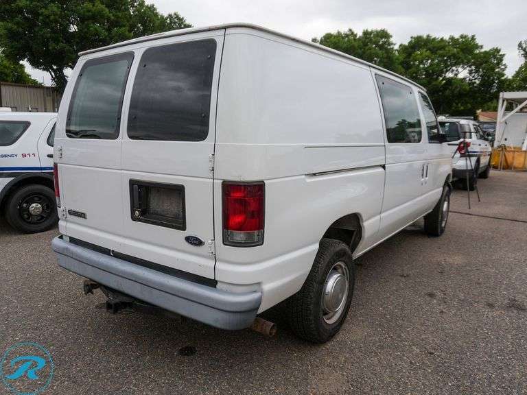 2006  Ford  E250   RWD  Cargo Van - Roller Auctions