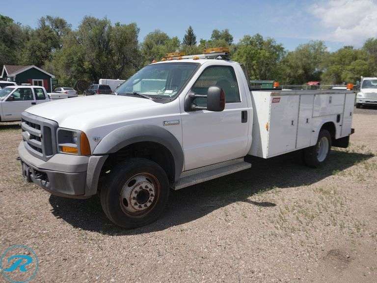 2005  Ford  F450 Super Duty  XL  RWD  Utility Truck