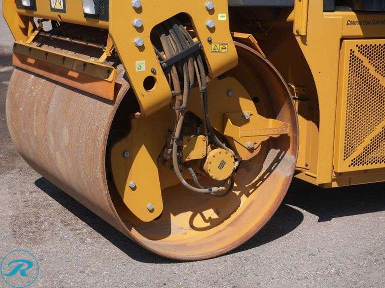 2019 Caterpillar CD10 Split Drum Vibratory Roller - Roller Auctions