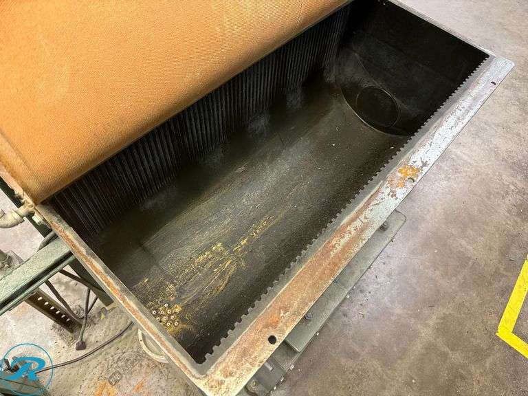 Mr. Deburr 300 Vibratory Tumbler with Roto Finish Lubricant Pump and Discharge Equipment - Roller Auctions