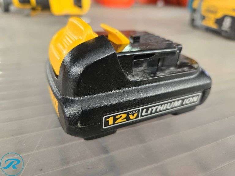 Dewalt DCF815 Cordless Impact Driver with 12V Lithium-Ion Battery - Roller Auctions
