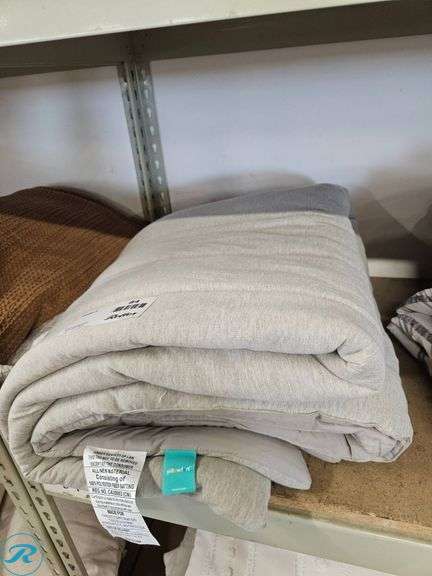 Single Gray Bed Comforter - Roller Auctions