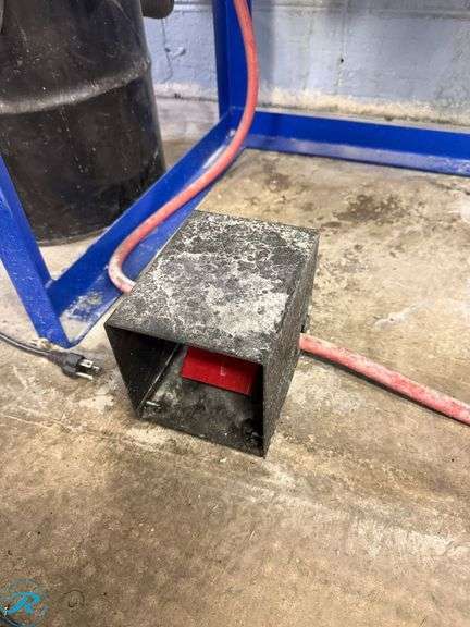 Dee-Blast 37" Abrasive Blast Cleaning and Washing System, Foot Control - Roller Auctions