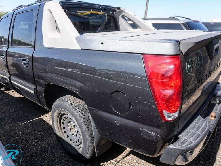 2005  Chevrolet  Avalanche 1500 LS  RWD - Roller Auctions