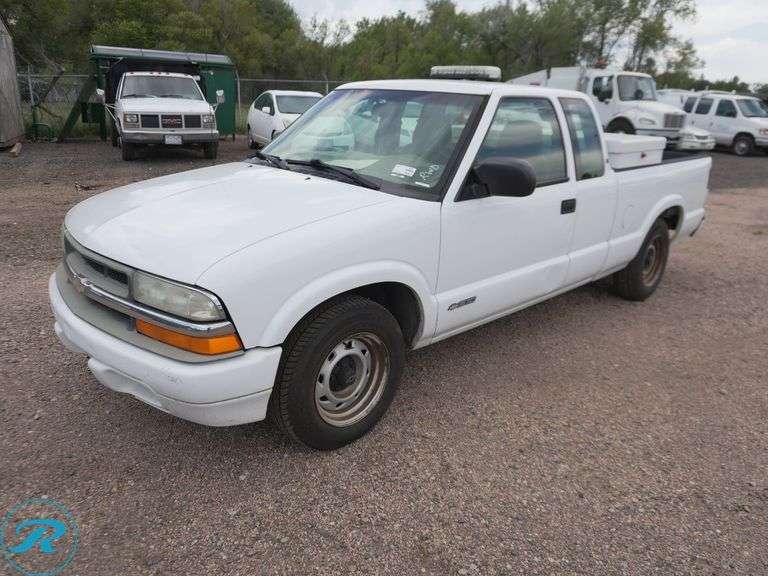 2001  Chevrolet  S10  RWD  Pickup