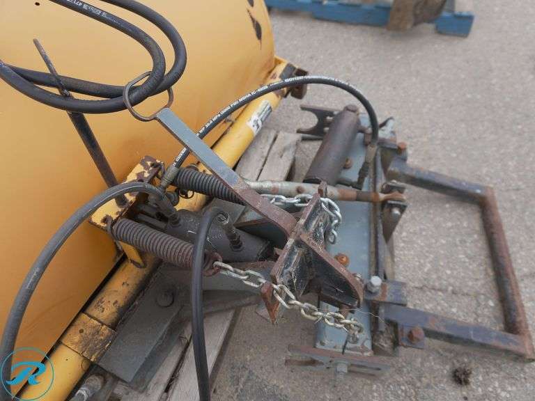 Trackless 60" Heavy Duty Hydraulic Sweeper Attachment With Additional Cover - Roller Auctions