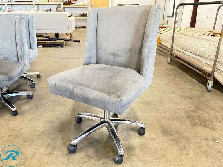 (5) Gray Fabric Office Chairs With Chrome Base on Casters - Roller Auctions