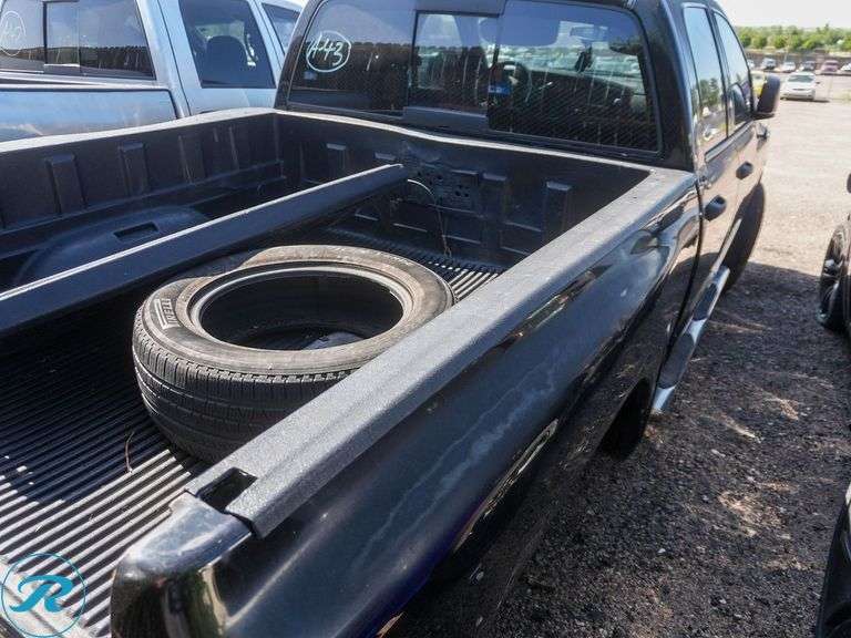 2005  Dodge  Ram 1500 SLT  4WD - Roller Auctions