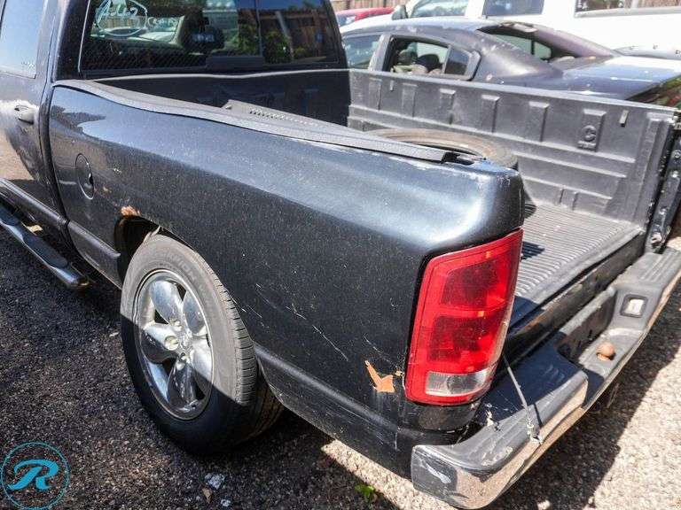 2005  Dodge  Ram 1500 SLT  4WD - Roller Auctions