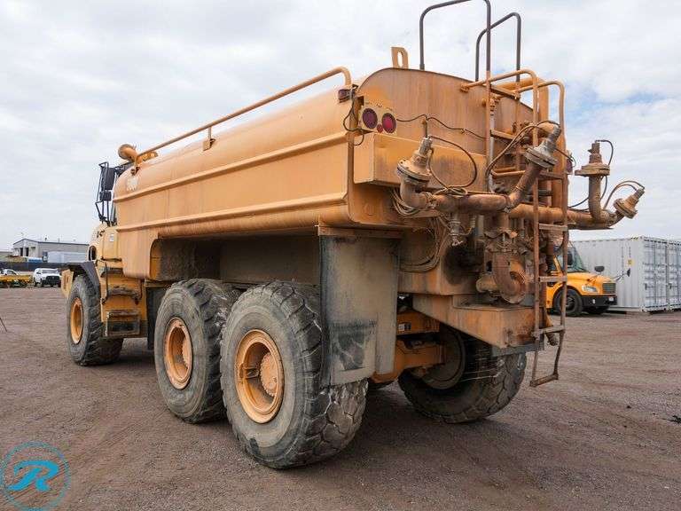 2011  John Deere  250D  6WD Articulating Water Wagon - Roller Auctions